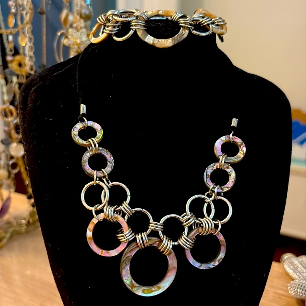 Lia Sophia abalone shell look necklace with bracelet